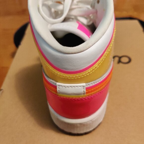 Nike Air Jordan 1 Mid SE GS Edge Glow high tops, Y5 - Picture 3 of 4